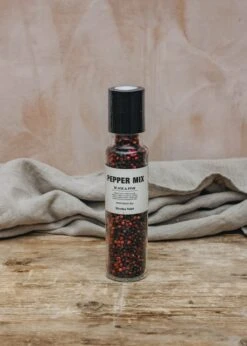 Nicolas Vahé Black And Pink Pepper Mix In Spice Mill