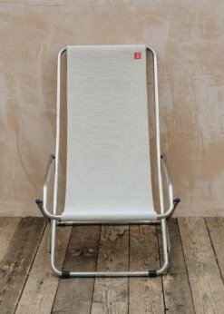 Dondolina Oscillating Aluminium Chair In White And Beige -Burford Garden Sale Dondolina Oscillating Aluminium Chair in Beige and White DSC 3120