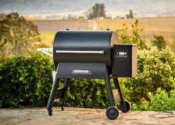 Traeger Ironwood 885 Wood Pellet Grill In Black With Pellet Sensor