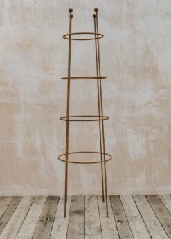 Medium Circular Obelisk