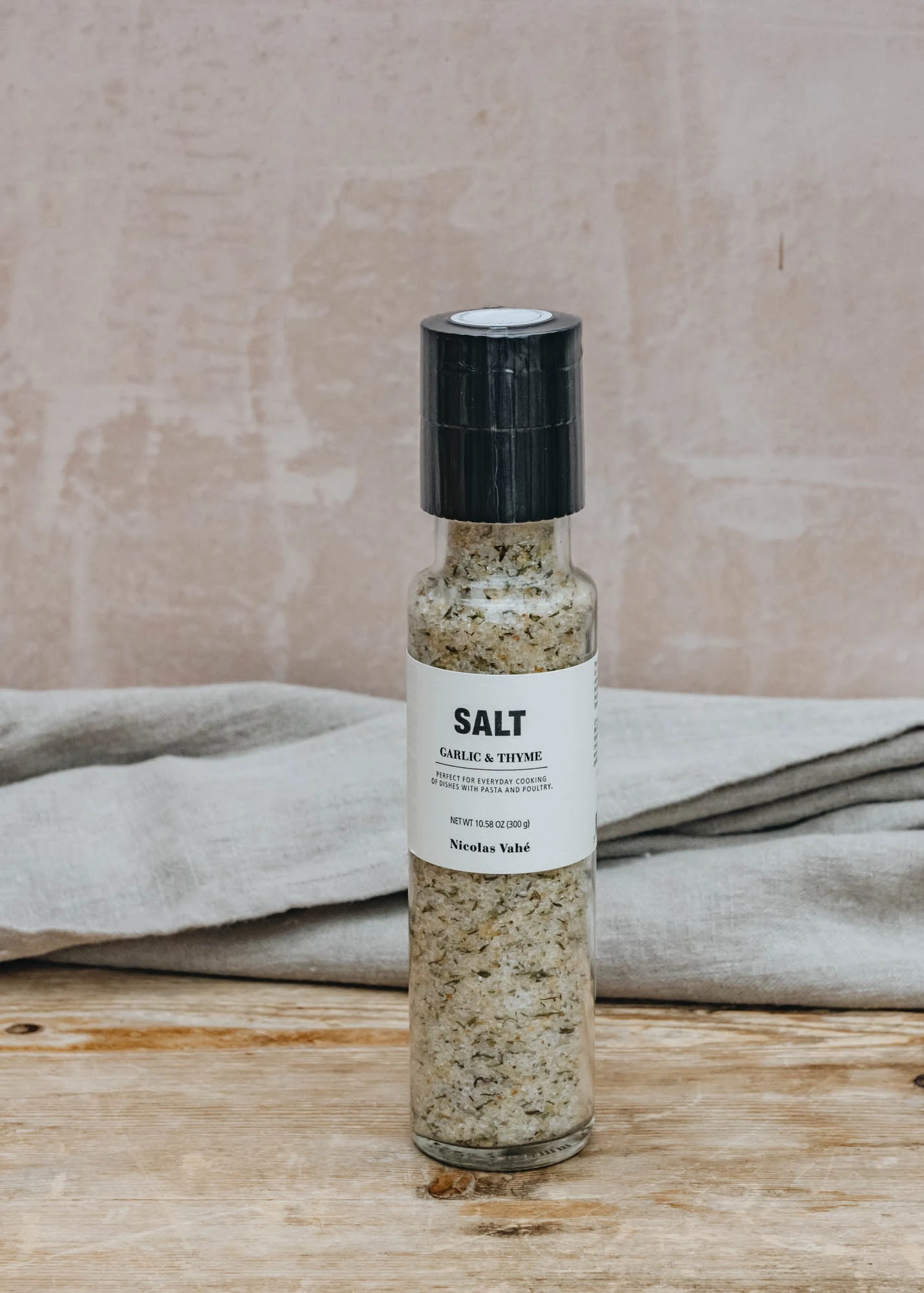 Nicolas Vahé Salt With Garlic And Thyme In Spice Mill 1 Nicolas Vahé Salt With Garlic And Thyme In Spice Mill