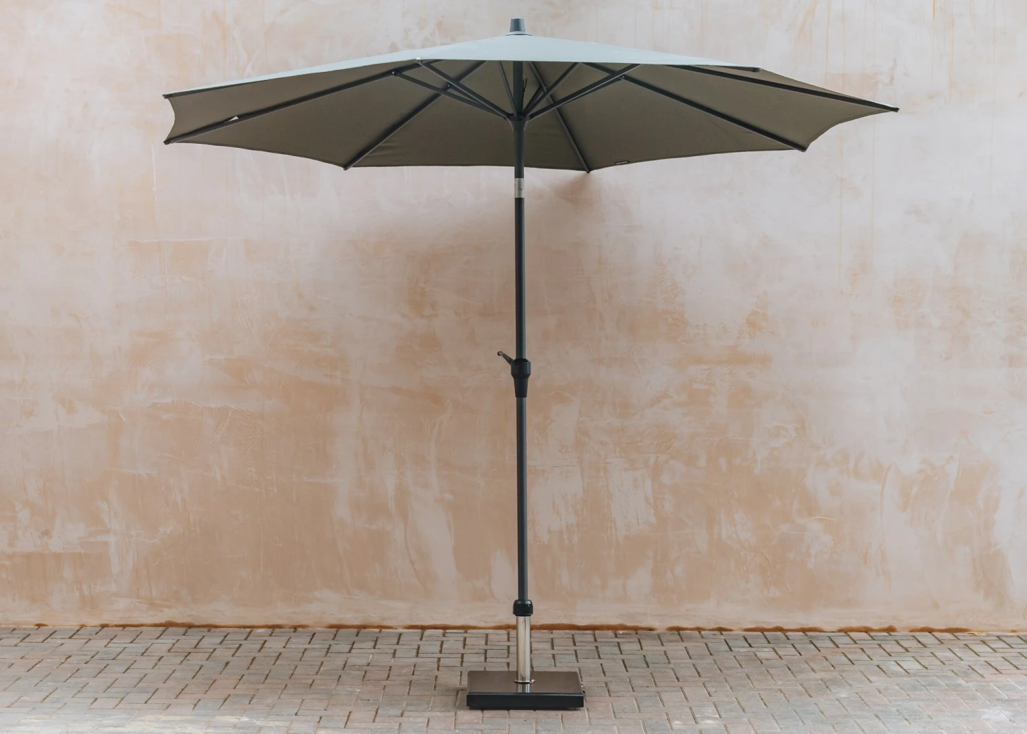 Riva Round Parasol In Olive (3m) 1 Riva Round Parasol In Olive (3m)